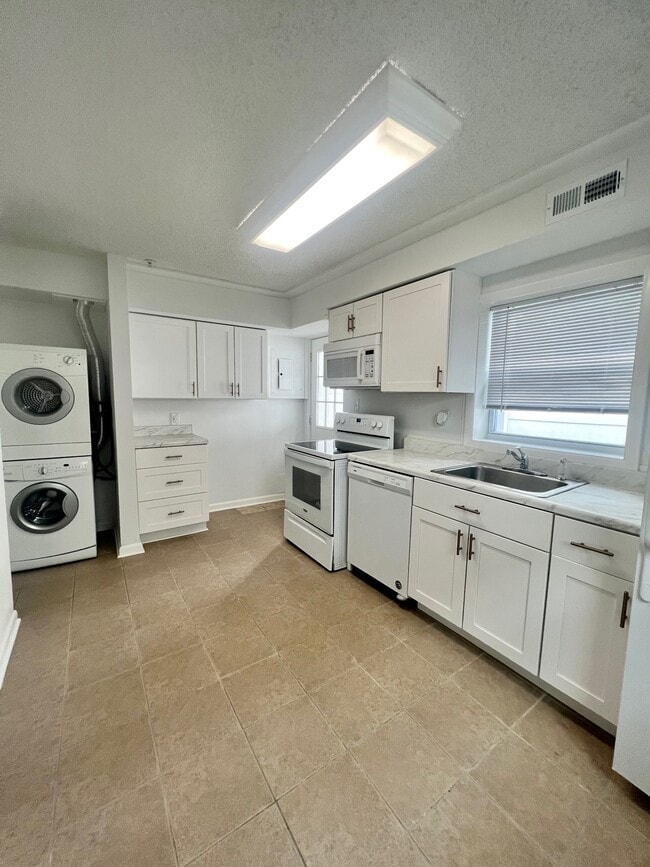 Building Photo - 29 Carver St