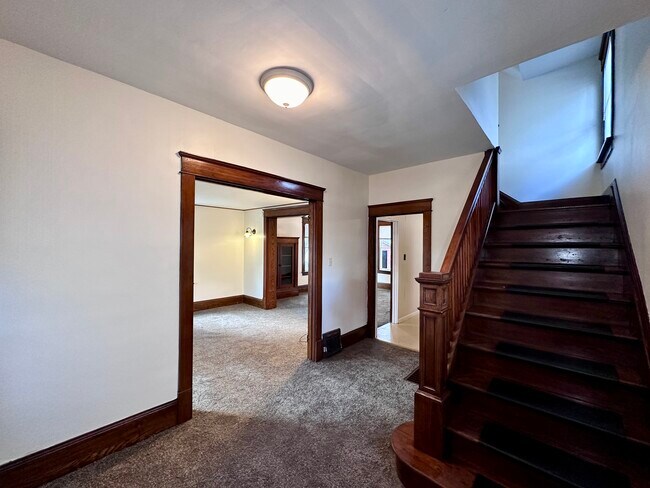 Building Photo - 923 Marshall Ave