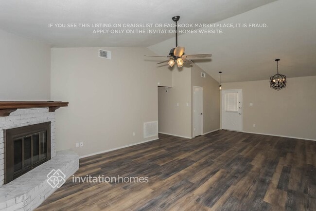 Building Photo - 2430 Bentley Dr