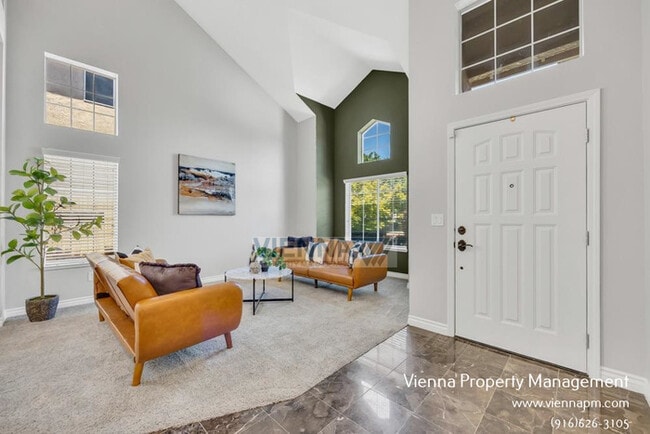 Building Photo - 2826 Club Dr