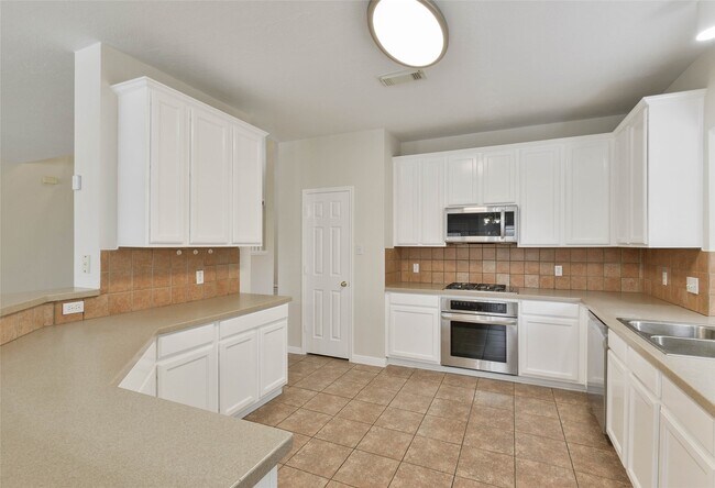 Foto del edificio - 15707 Sandisfield Ln