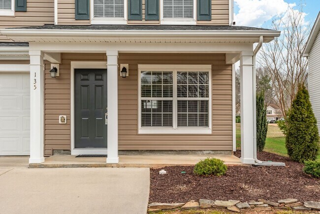 Foto del edificio - 135 Bellfare Dr