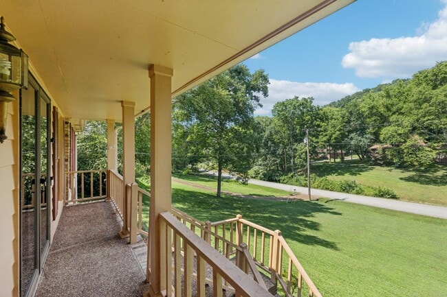 Foto del edificio - 1972 Sunnyside Dr