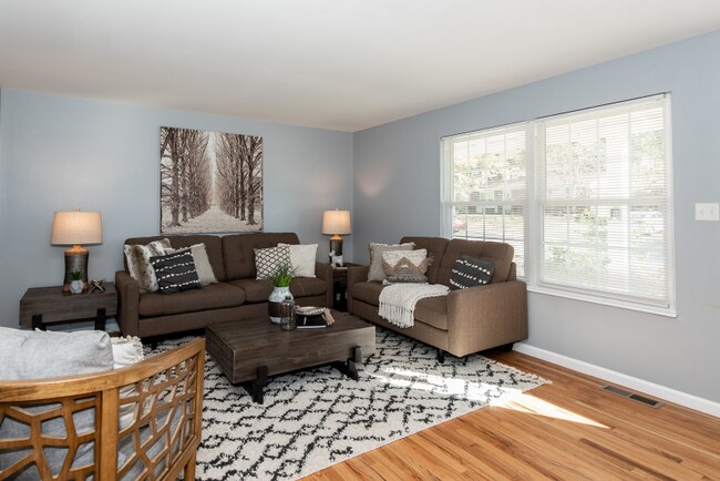 Building Photo - 3247 Greenbridge Dr