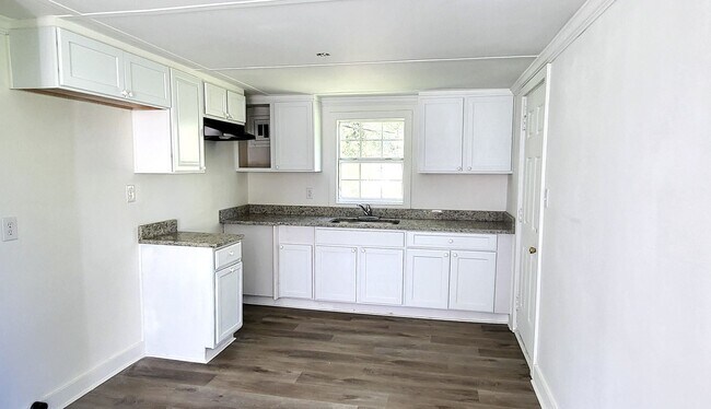 Building Photo - One Bedroom House Availalble for Rent in L...