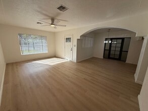 Building Photo - 1116 E 1st Ave