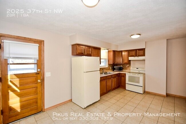 Building Photo - Welcome to 2025 37th St NW!