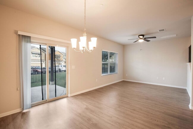 Foto del edificio - 516 E Slaughter Ln