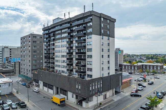 Building Photo - 33 Richmond Street W