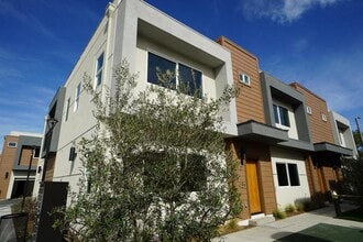Building Photo - 8081 Lampson Ave