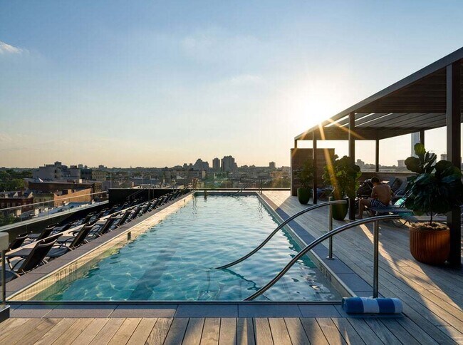 Foto del edificio - 357 Marin Blvd