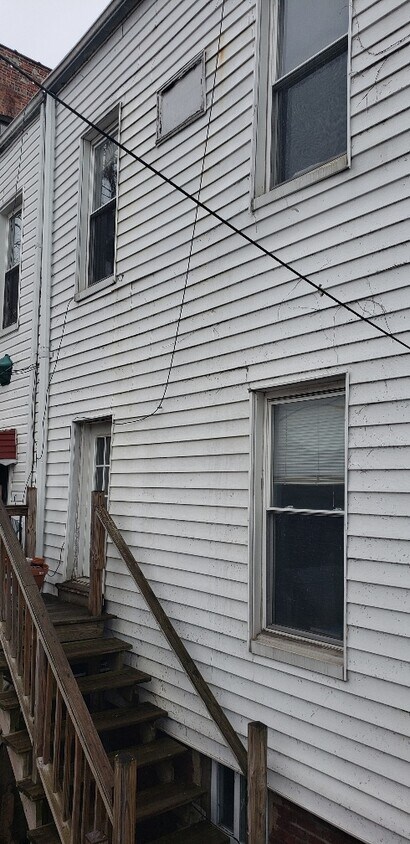Backyard - 319 E 9th St