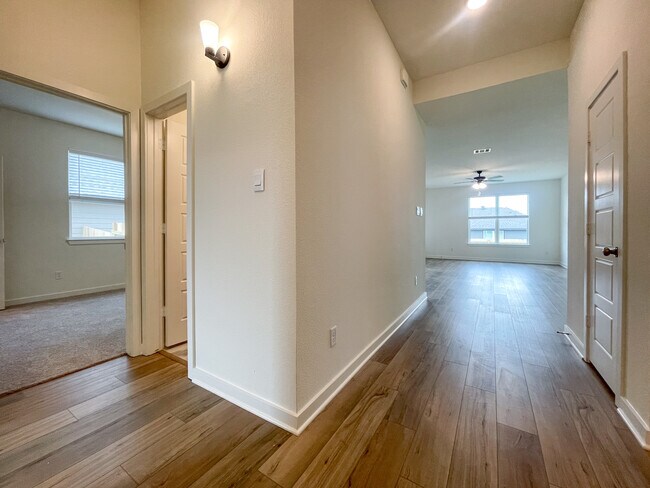 Foto del edificio - 6912 Llano Dr