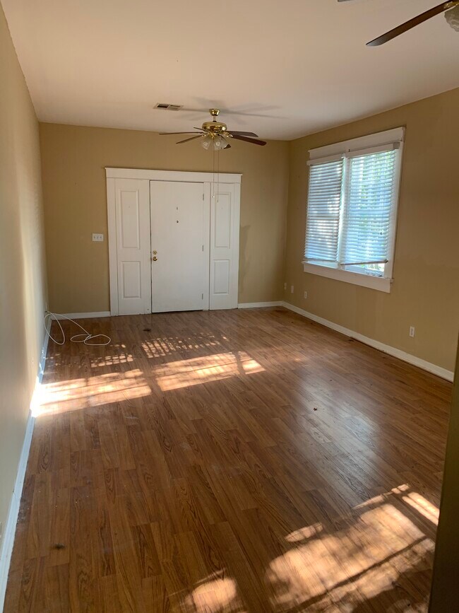 Building Photo - 4535 S Derbigny St