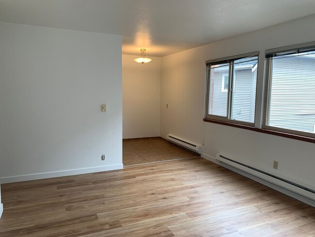 Building Photo - 1 bed / 1 bath at the Lydia in Ballard