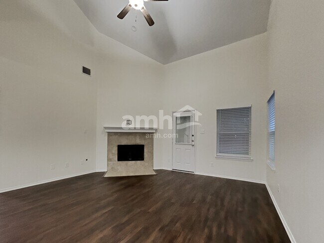 Foto del edificio - 2550 Riverway Dr
