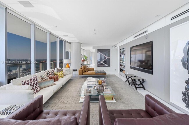 Foto del edificio - 17121 Collins Ave