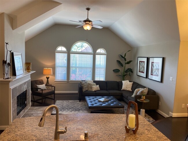 Building Photo - 5159 Oasis Park Ln