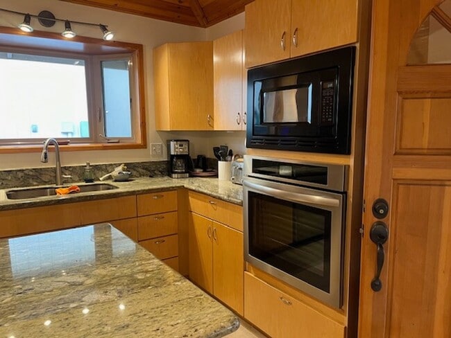 Building Photo - 6 Month Lease on Fully Furnished 3 Bedroom...