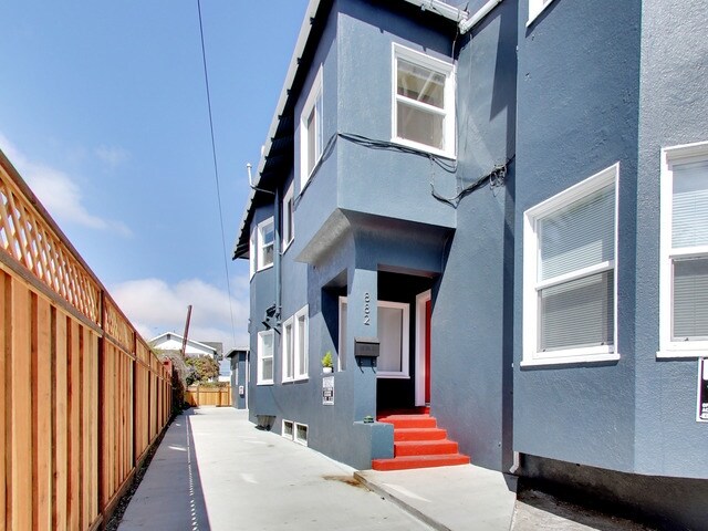 Building Photo - 884 32nd St