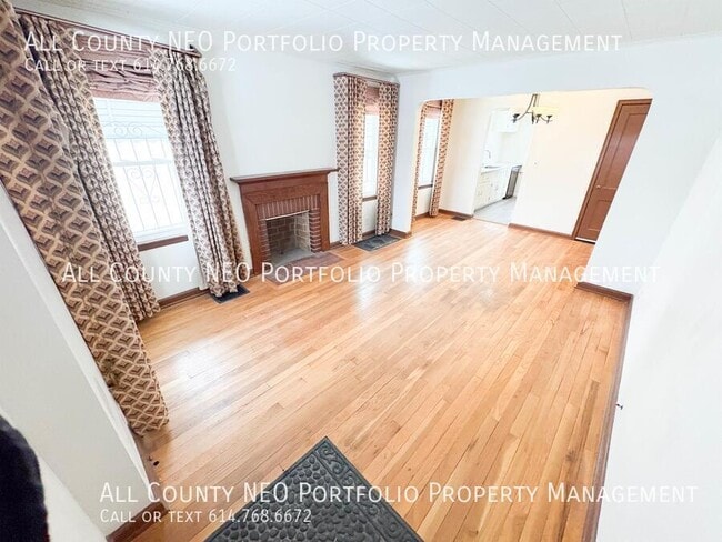 Building Photo - 1463 E Whittier St