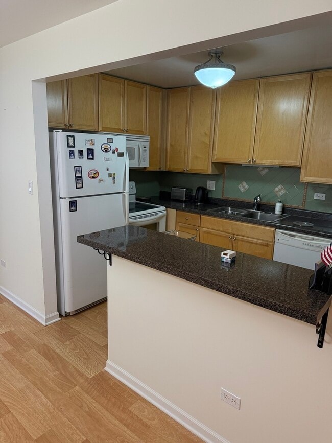 Building Photo - 456 E Spruce Dr