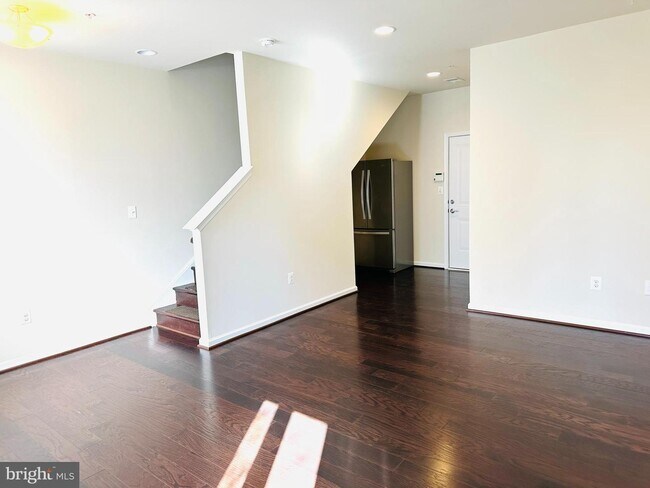 Foto del edificio - 13817 Byrne Park Dr