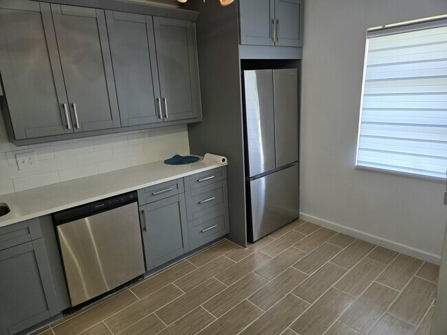 Foto del edificio - 5730 Fernley Dr E