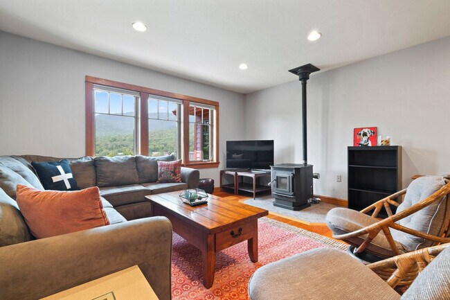 Foto del edificio - 196 Black Mountain Rd