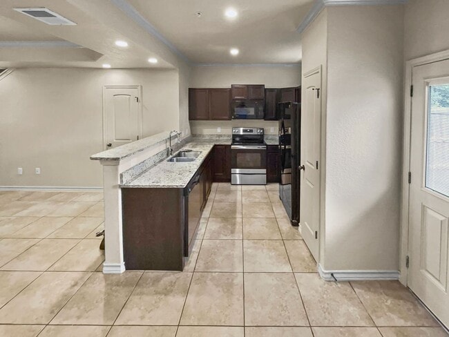 Building Photo - Move In Ready