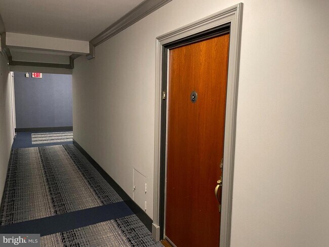 Foto del edificio - 2475 Virginia Ave NW
