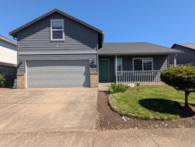 Foto del edificio - Great 3 bed/2bath home with bonus space and fenced in yard!