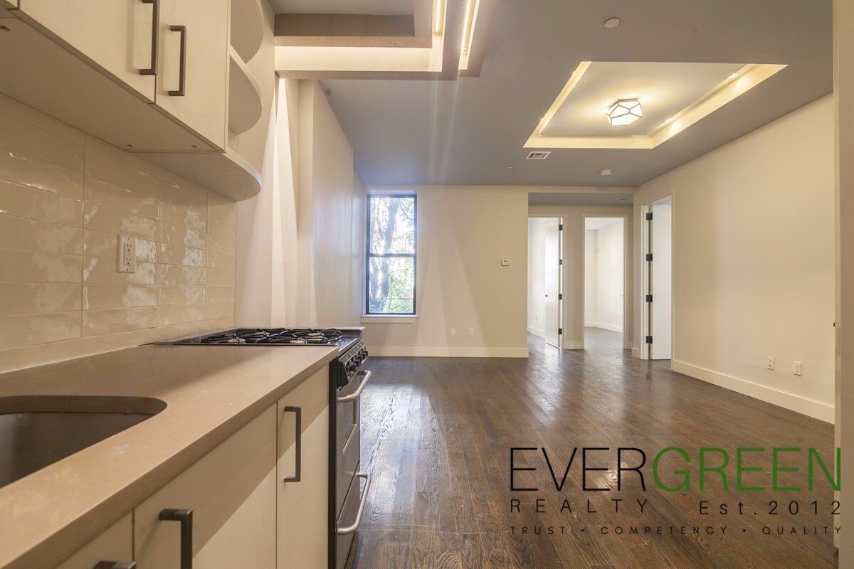 Foto principal - 854 Greene Ave