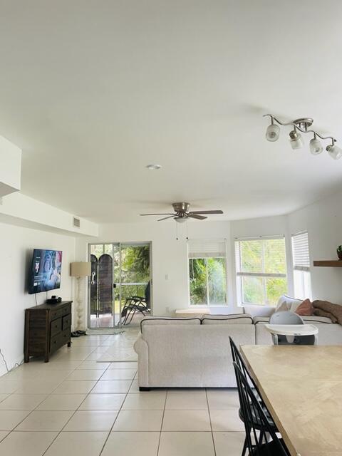 Building Photo - 815 Boynton Beach Blvd