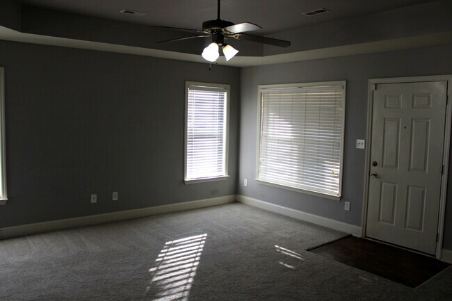 Foto del edificio - 176 Fields Pond Dr