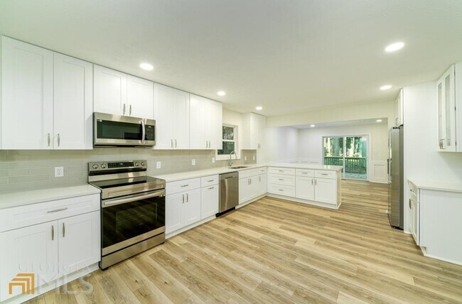 Building Photo - 11100 Willow Bend Dr