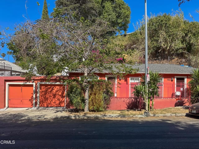 Primary Photo - 982 N Hoover St