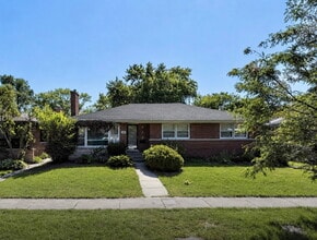 Building Photo - 8943 Ewing Ave