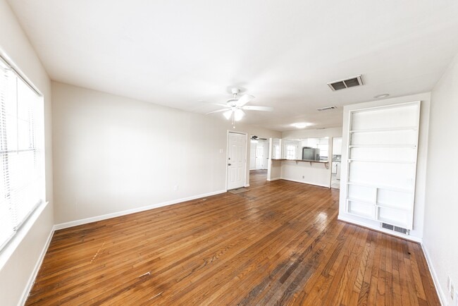 Building Photo - 4710 Glenmont St
