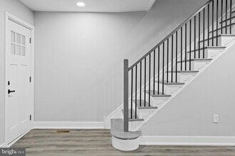 Building Photo - 449 Delmar St