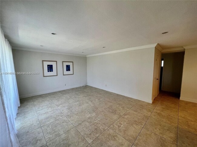 Foto del edificio - 2700 NE 135th St