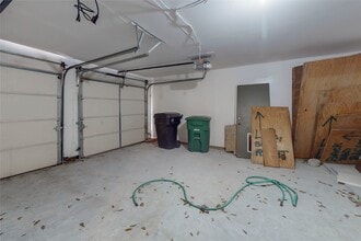 Building Photo - 5338 Creekbend Dr