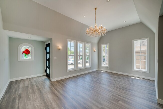 Building Photo - 481 S HOLT Ave