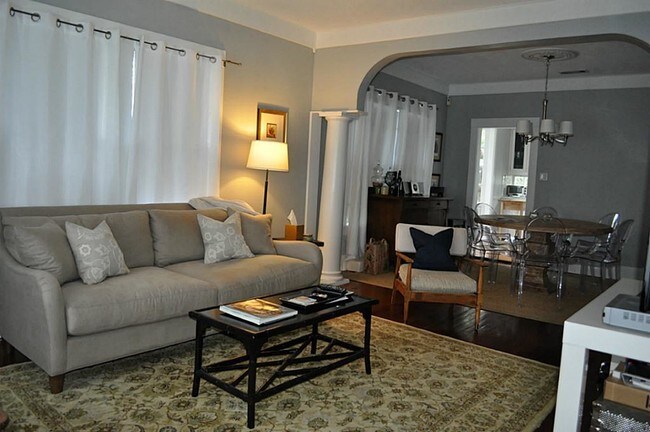 Foto del edificio - 601 W 10th St