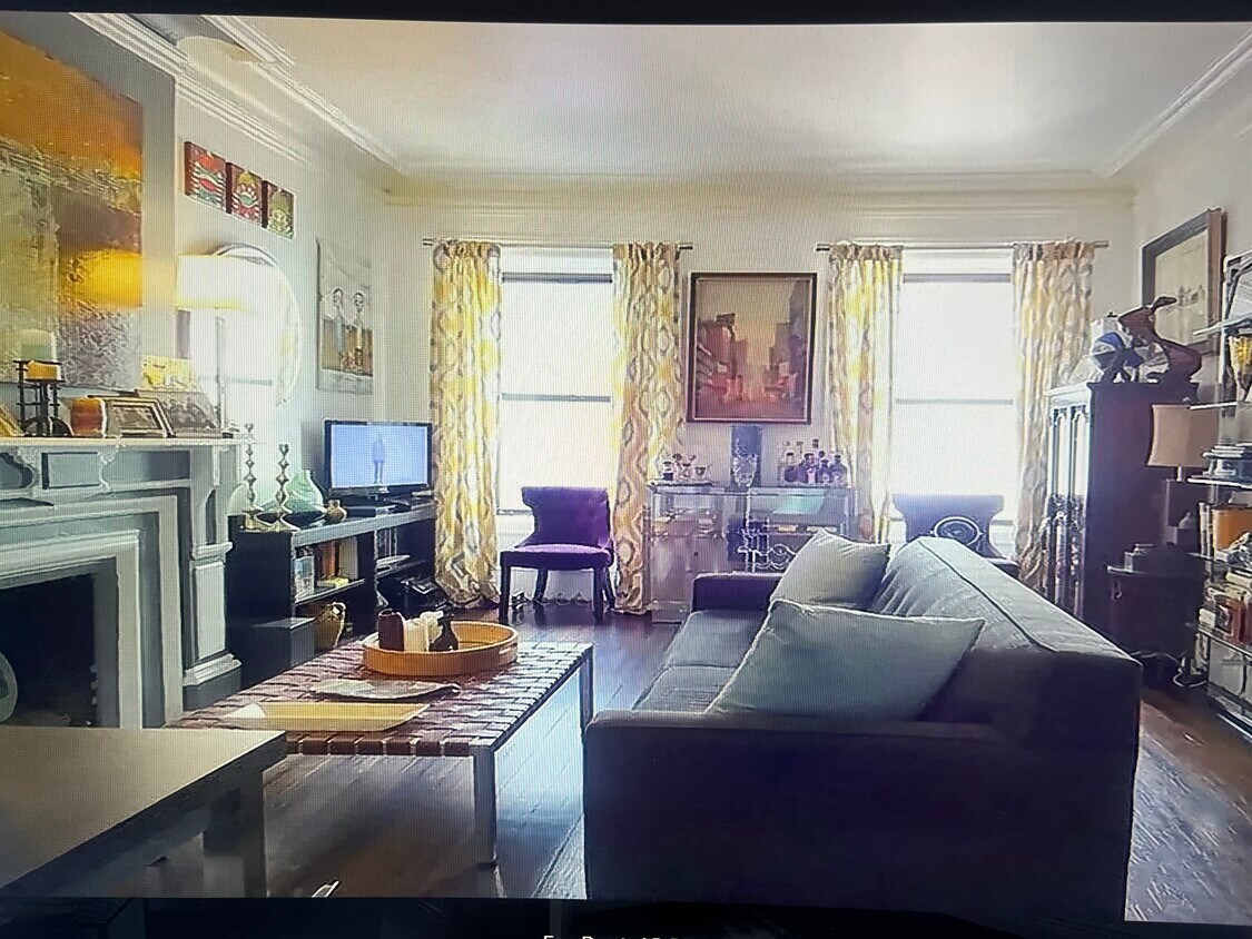Foto principal - 5856 Madison Owner LLC