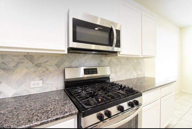 Foto del edificio - 9431 Summer River Dr