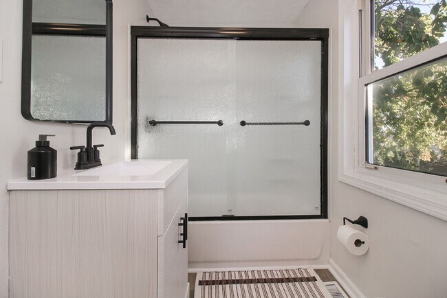 Foto del edificio - 3 bedroom 3 bathroom Single Family Home