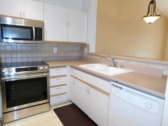 Foto del edificio - Pet Friendly Condo / 2 Bedroom 2 Bath with 2 Parking at Streamside at Launani Valley