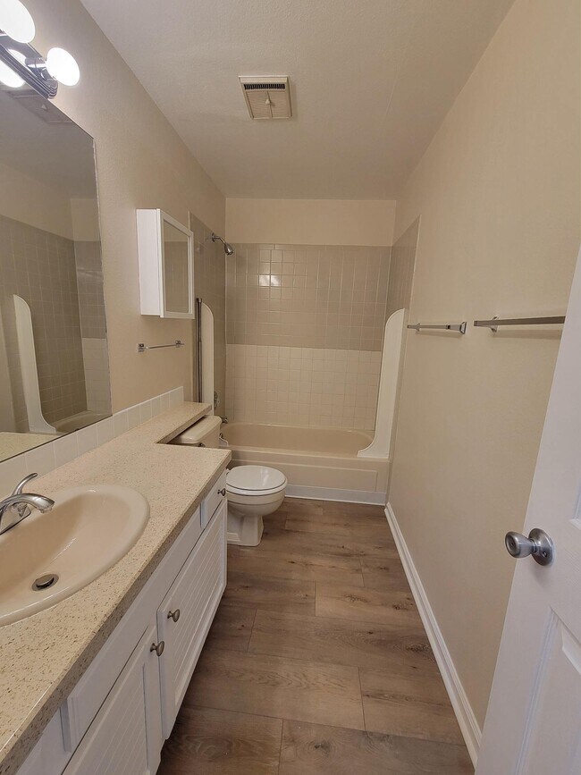 Foto del edificio - 1085 Broadway St