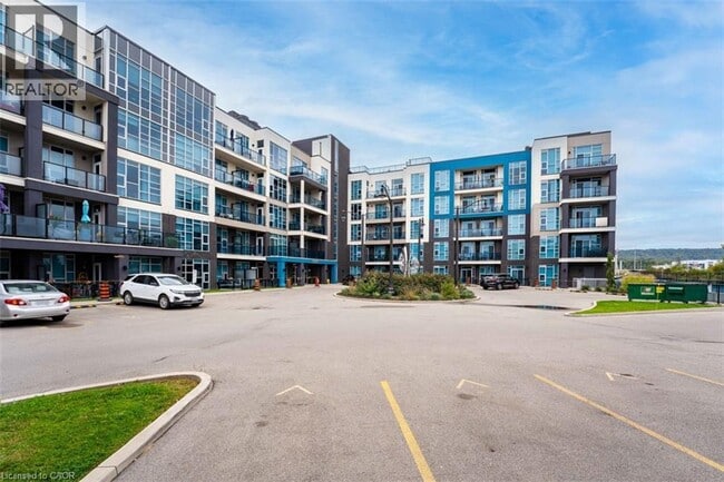 Building Photo - 10 Concord Pl